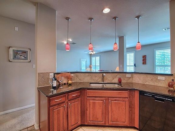 5th image of 1722 Westmeadow Trl