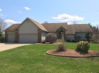 5219 Wyndham Pl, Fenton, MI 48430