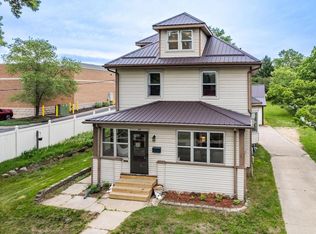 145 S Dewey Ave, Reedsburg, WI 53959
