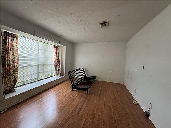 3rd image of 11403 Sharpview Dr