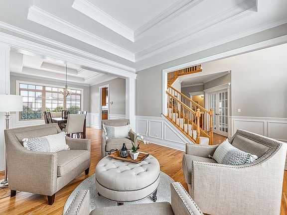 5th image of 25652 Meadowland Cir