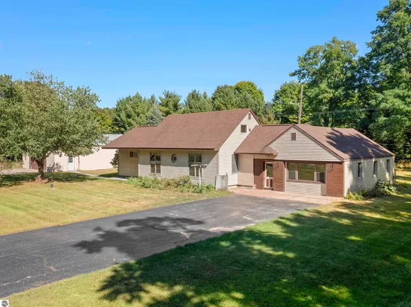 1939 Hanmer Rd, Benzonia, MI 49616