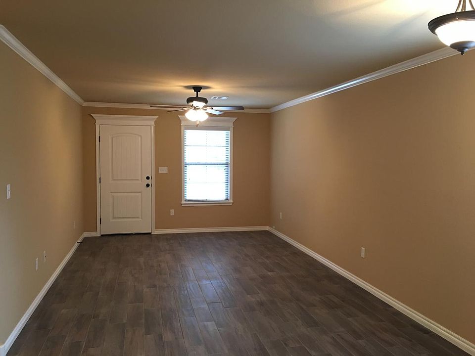 1st image of 201 N Oak St