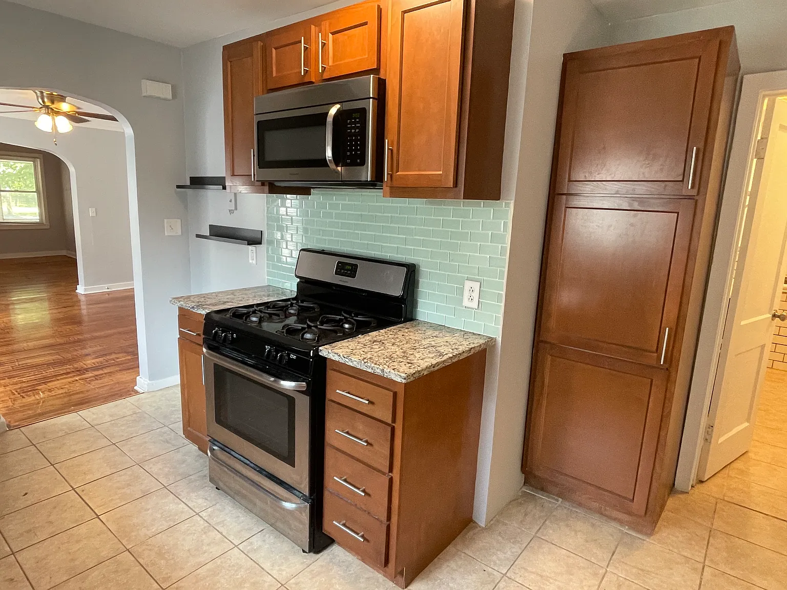 2 bed, 1050 sqft, $1,595 — Photo 1