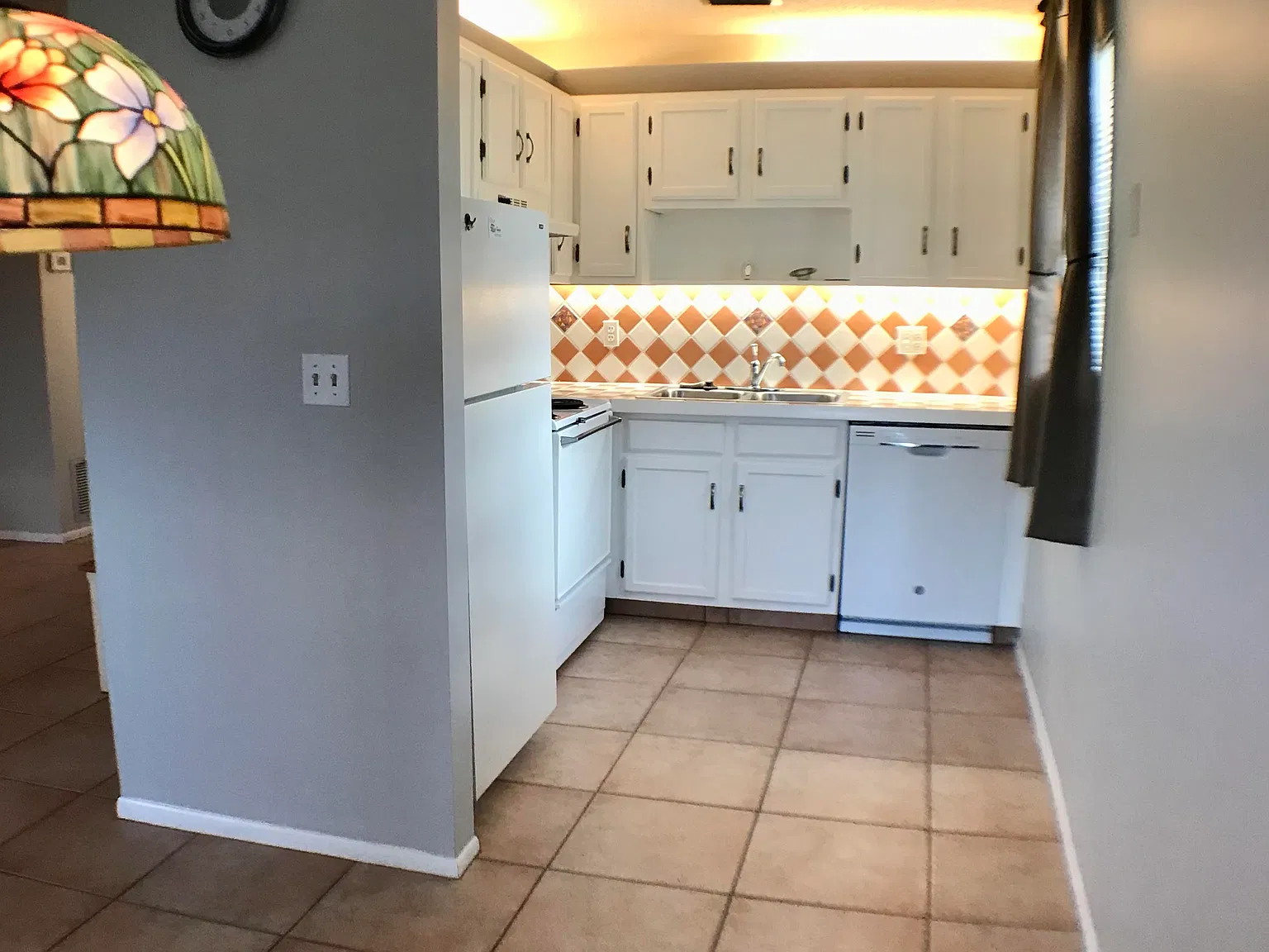 1 bed, 1.5 bath, 750 sqft, $1,300 — Photo 3