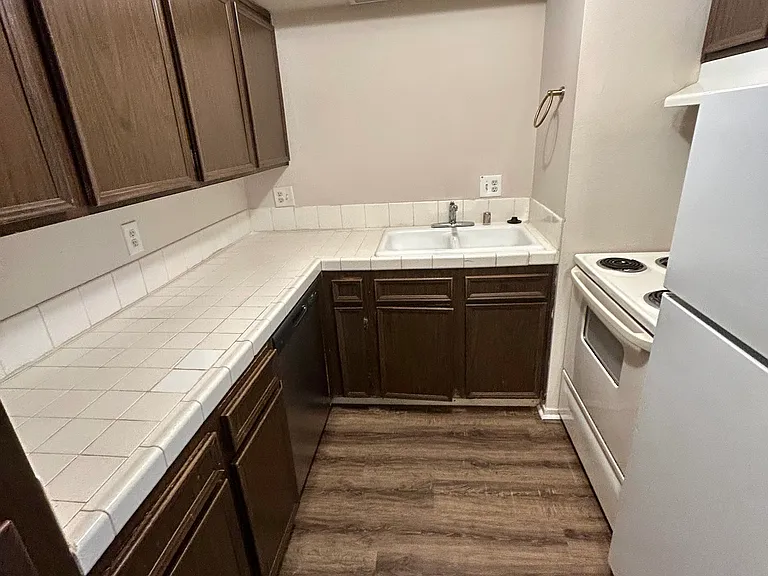 959 Minnewawa Ave #102 — Photo 3