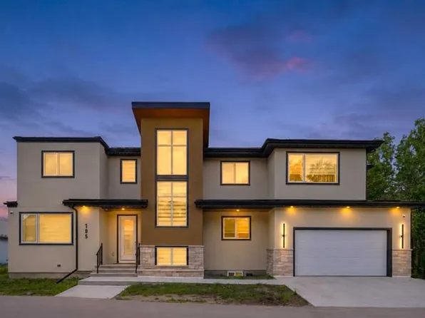 105 E Rockhaven Grn NW, Calgary, AB T3G 0C5