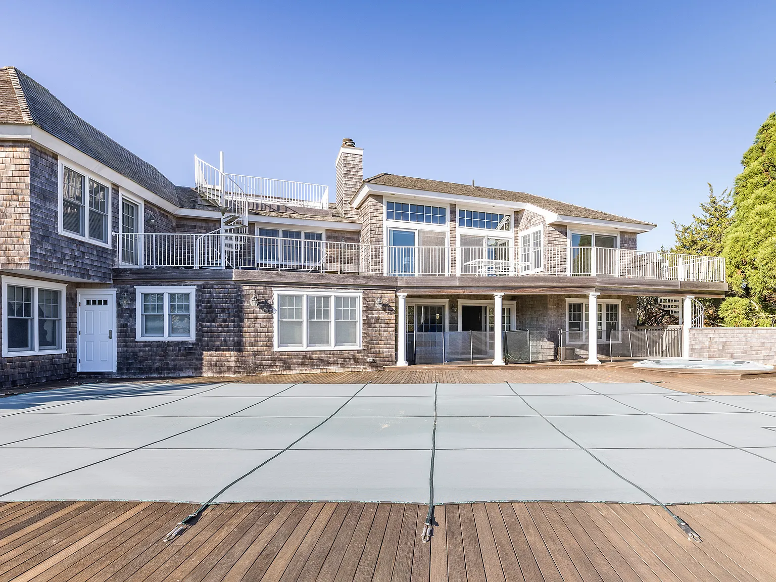 Ocean Breezes on Seabreeze Lane — Photo 2