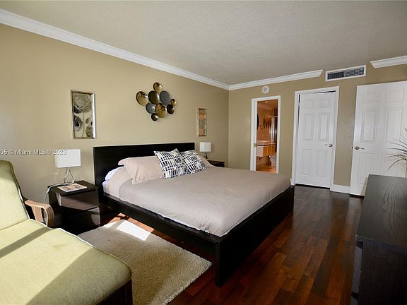 4th image of 5555 Collins Ave APT 7Y