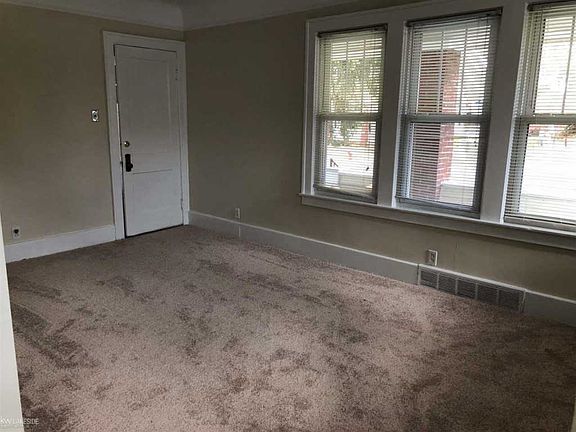 5th image of 1529 N Washington Ave