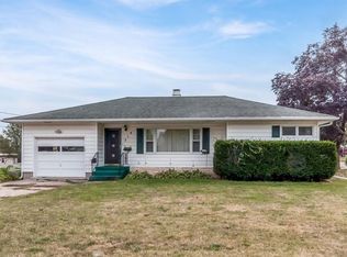 514 W 15th St, Vinton, IA 52349