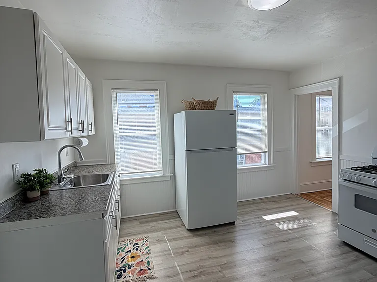 49 Henry St #3 — Photo 1