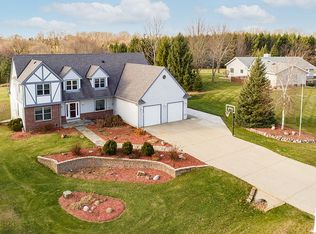 W276N9311 Red Wing Rd, Hartland, WI 53029