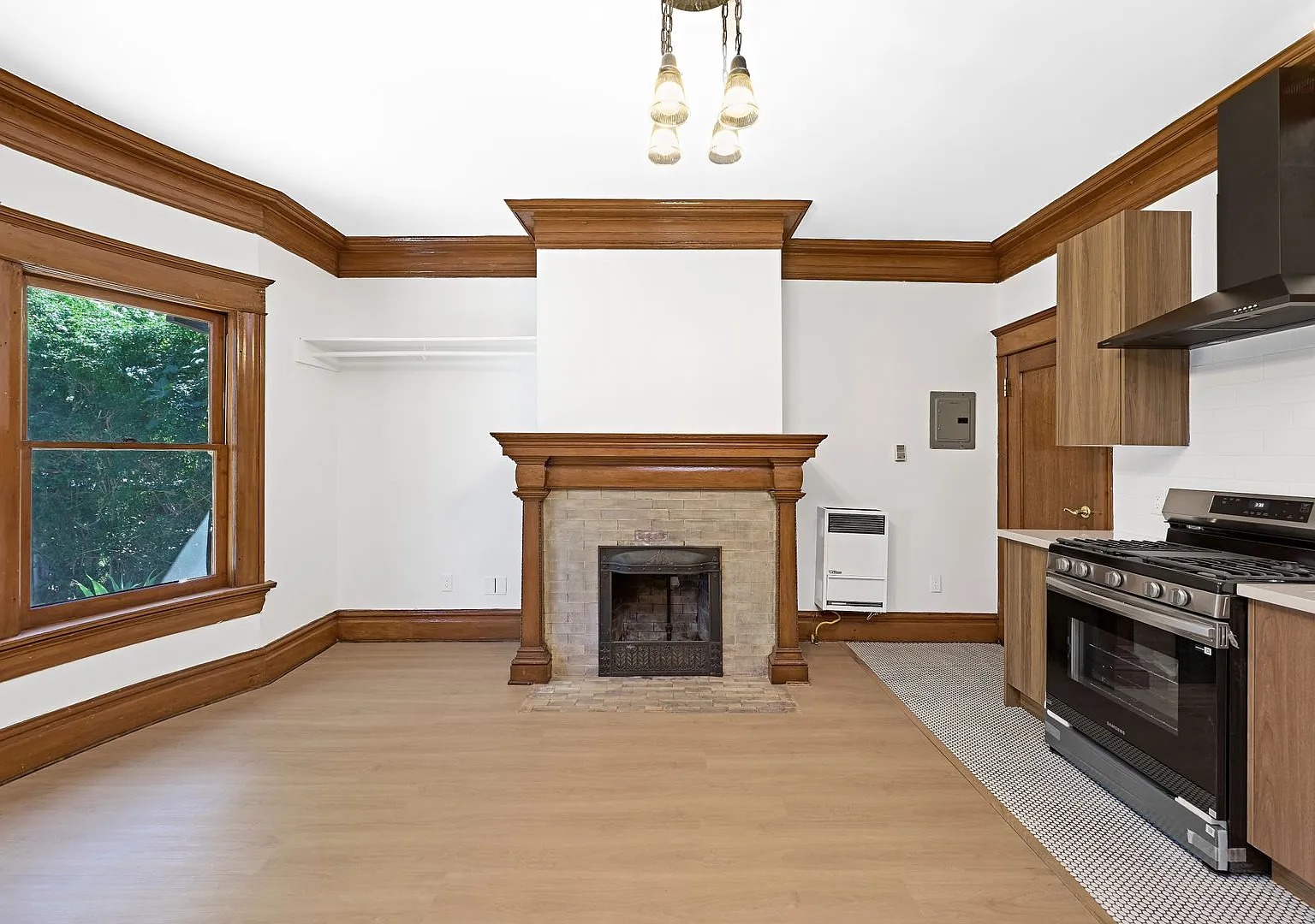 2703 Raymond Ave — Photo 4