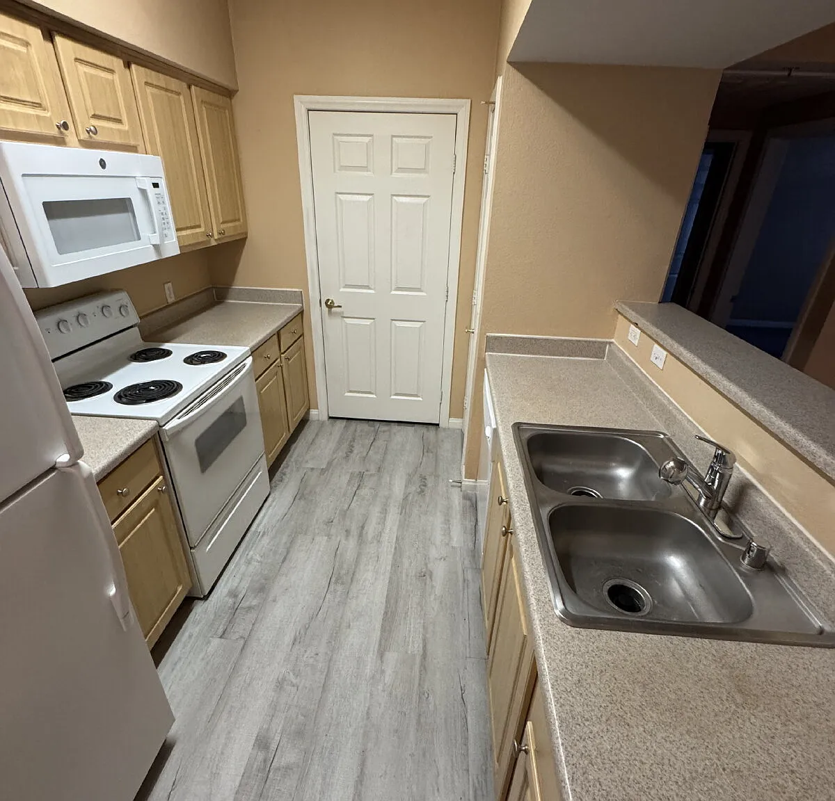 1 bed, 1.0 bath, 776 sqft, $1,335 — Photo 1