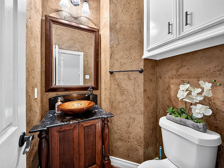 16410 Emilia Ct — Photo 32