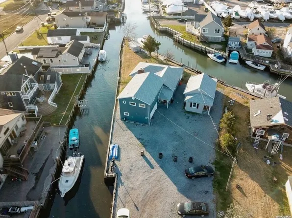 93 Central Ave Floor 1, Amityville, NY 11701