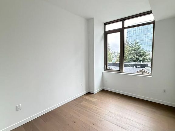 4th image of 10232 NE 10th St #308