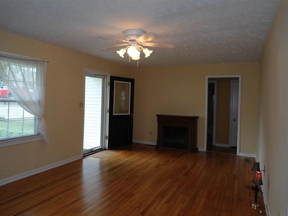 4th image of 909A Pine St