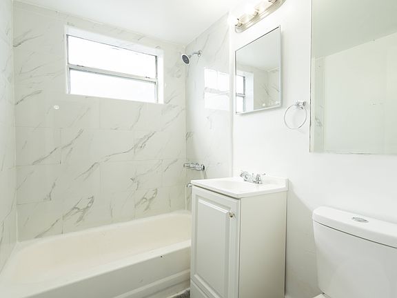 3rd image of 400 NW 7th St #560-106