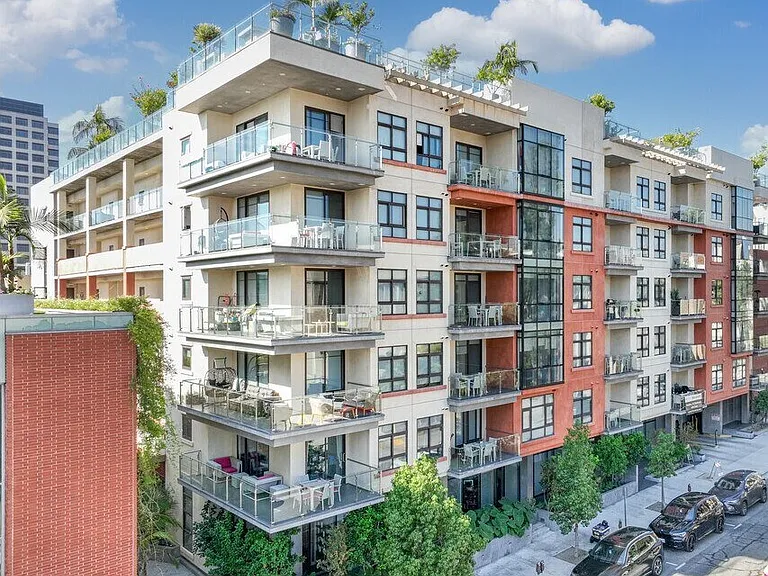 Maia Avira at Glendale — Photo 4
