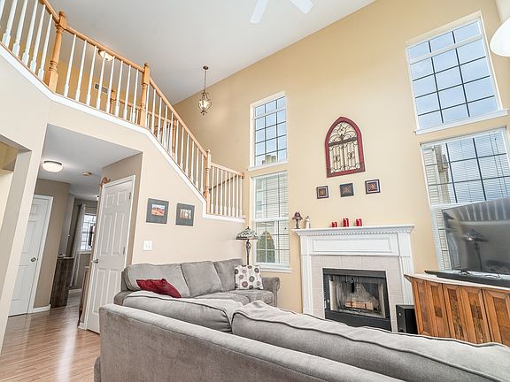 3rd image of 23909 McMullin Cir