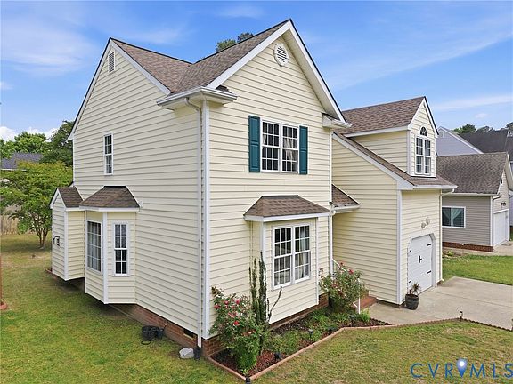 3rd image of 10019 Crystal Lake Ave