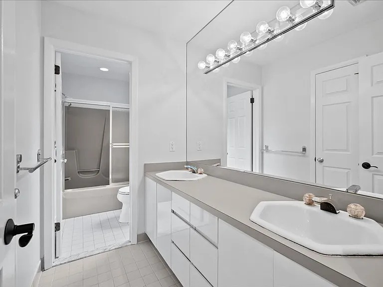 745 Iris Ct — Photo 17