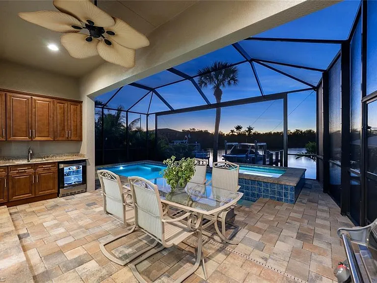 3254 Lakeview Dr — Photo 1