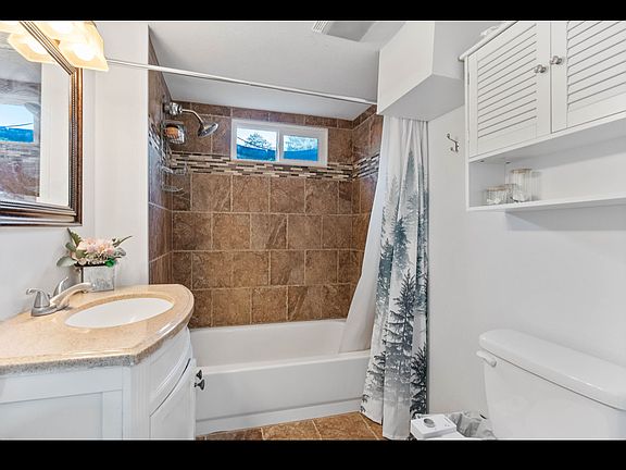 5th image of 2404 W Houston Ave #2404