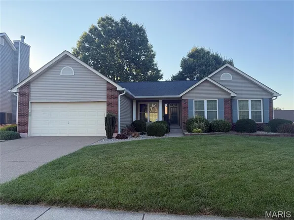 1822 Highgrove Dr, O'Fallon, MO 63366