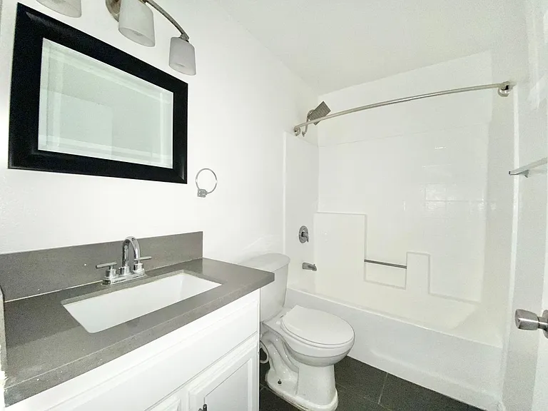 256 S Rampart Blvd — Photo 21