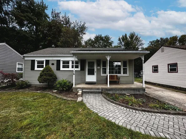 753 Robinwood Dr, Troy, MI 48083