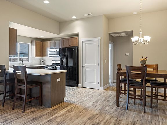 5th image of 9010 Majestia Ln