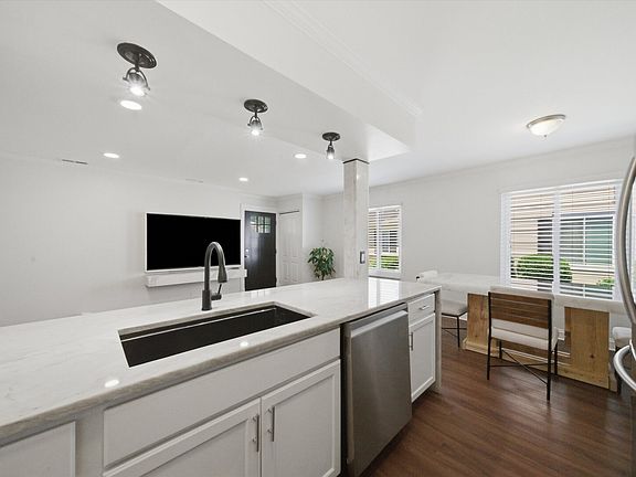 5th image of 1130 Cove Dr