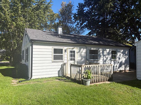 3rd image of 1417 Walnut Dr