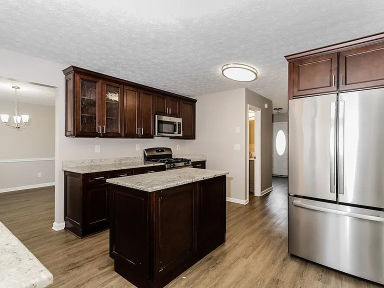 2517 Mead Ct — Photo 8