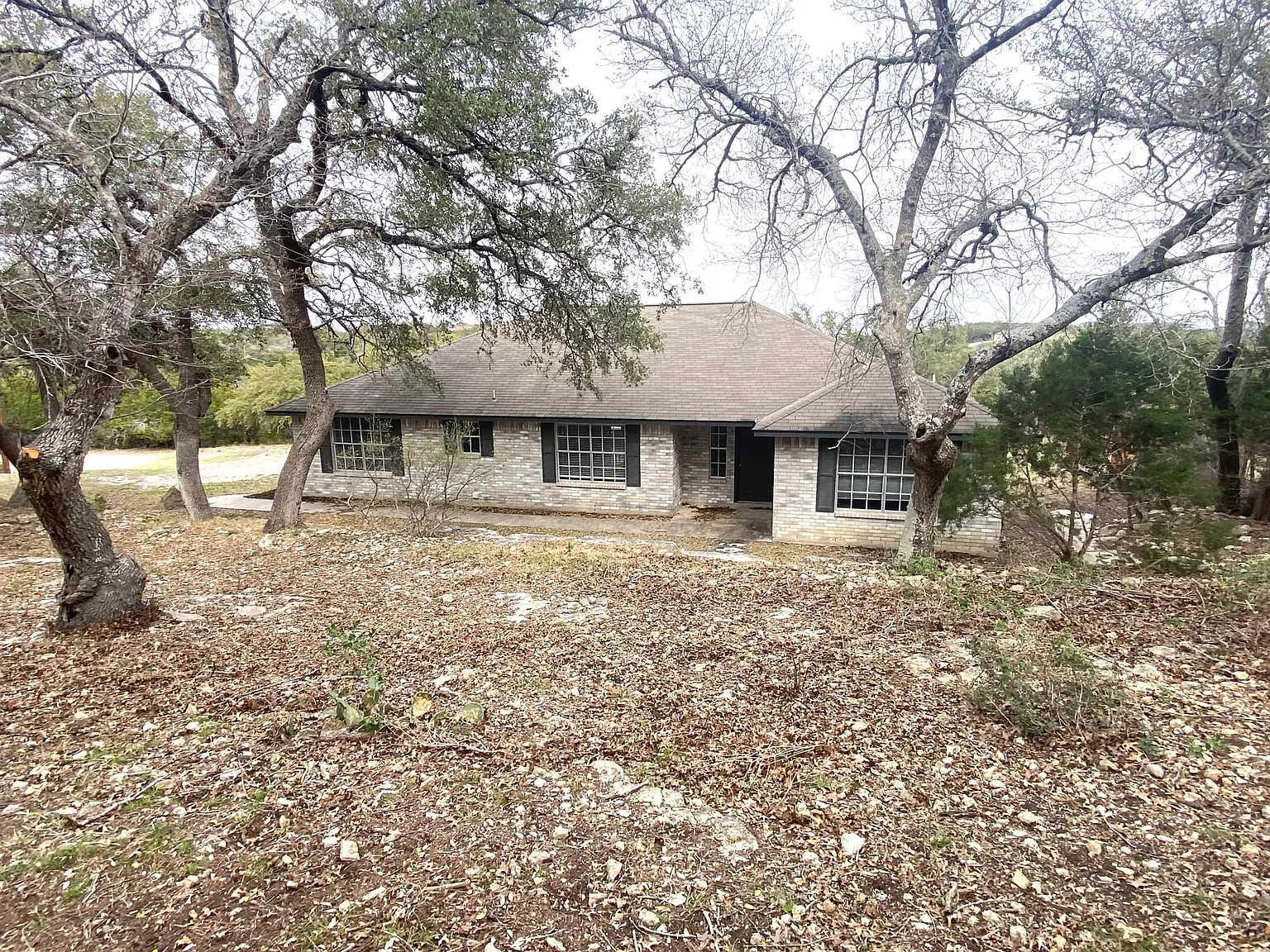 3 bed, 2044 sqft, $2,300 — Photo 1