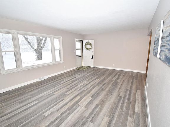 4th image of 56576 Meadowood Dr
