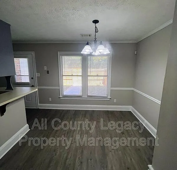 6123 Queen Anne Ct — Photo 3