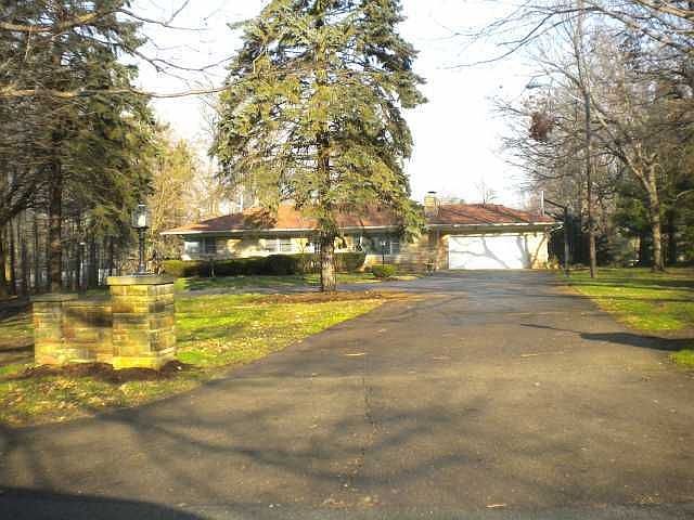 1st image of 3240 Harmon Dr
