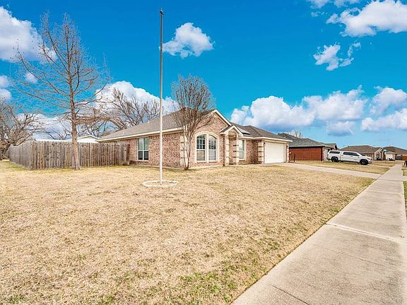3rd image of 412 Barbara Jean Ln