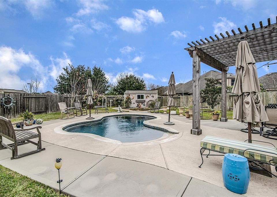 Sparkling pool.