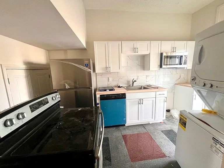 1198 Third Street (Full Service) — Photo 18