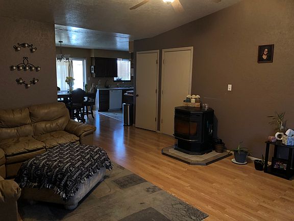 Living room w/ pellet stove