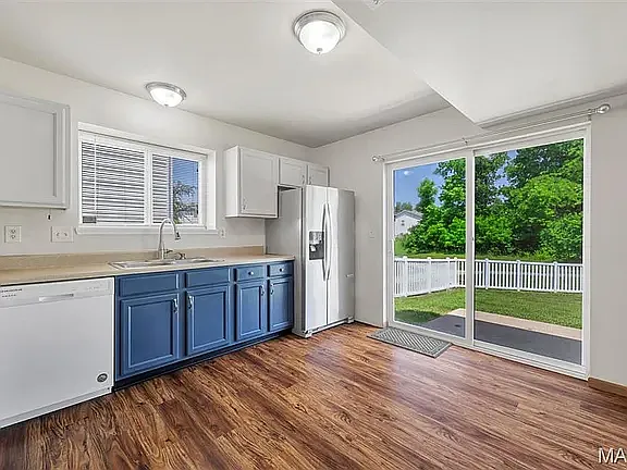 3 bed, 2.5 bath, 1910 sqft, $2,300 — Photo 3