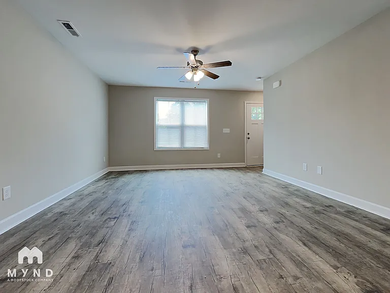 157 McKinnon Ave NE — Photo 4