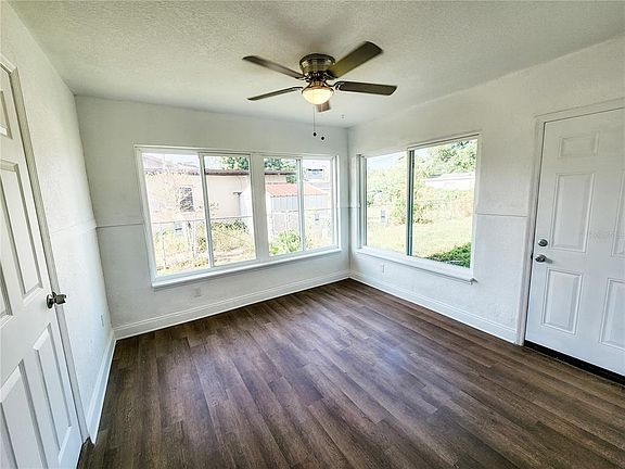 5th image of 726 Venetian Ave