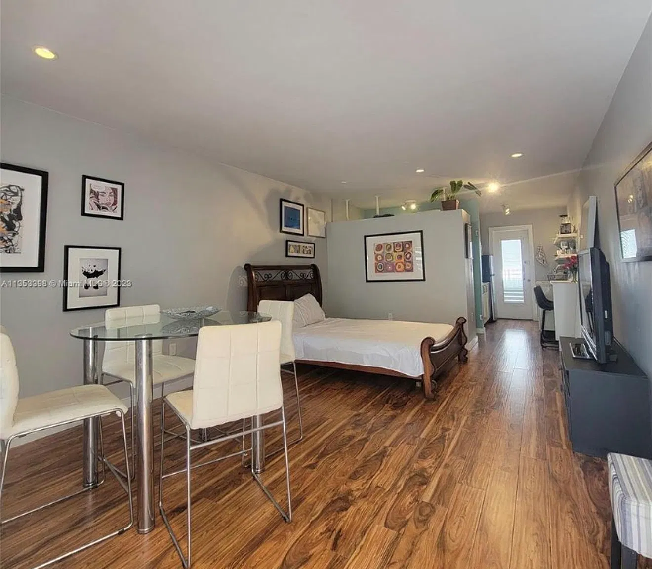 Studio, 520 sqft, $1,695 — Photo 2