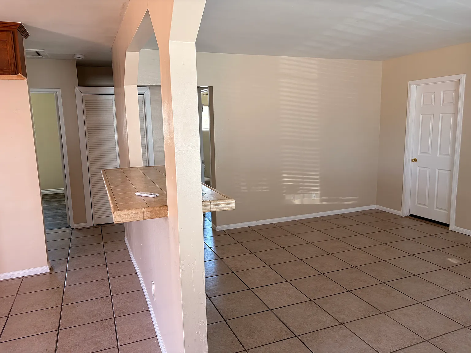 2 bed, 950 sqft, $2,400 — Photo 2